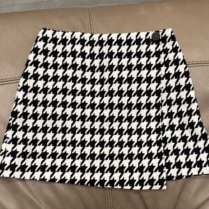 Alice + Olivia Black and White Houndstooth Mini Skirt